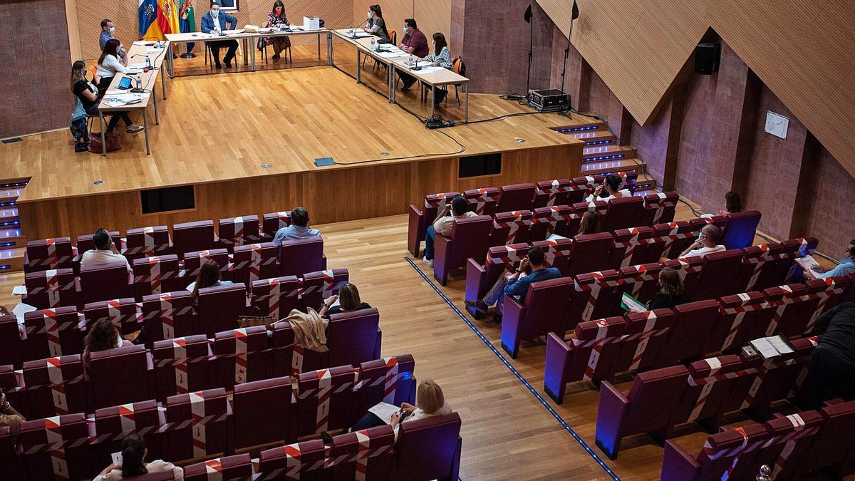 Pleno ordinario celebrado en la Casa de la Cultura de Valle San Lorenzo, ayer.