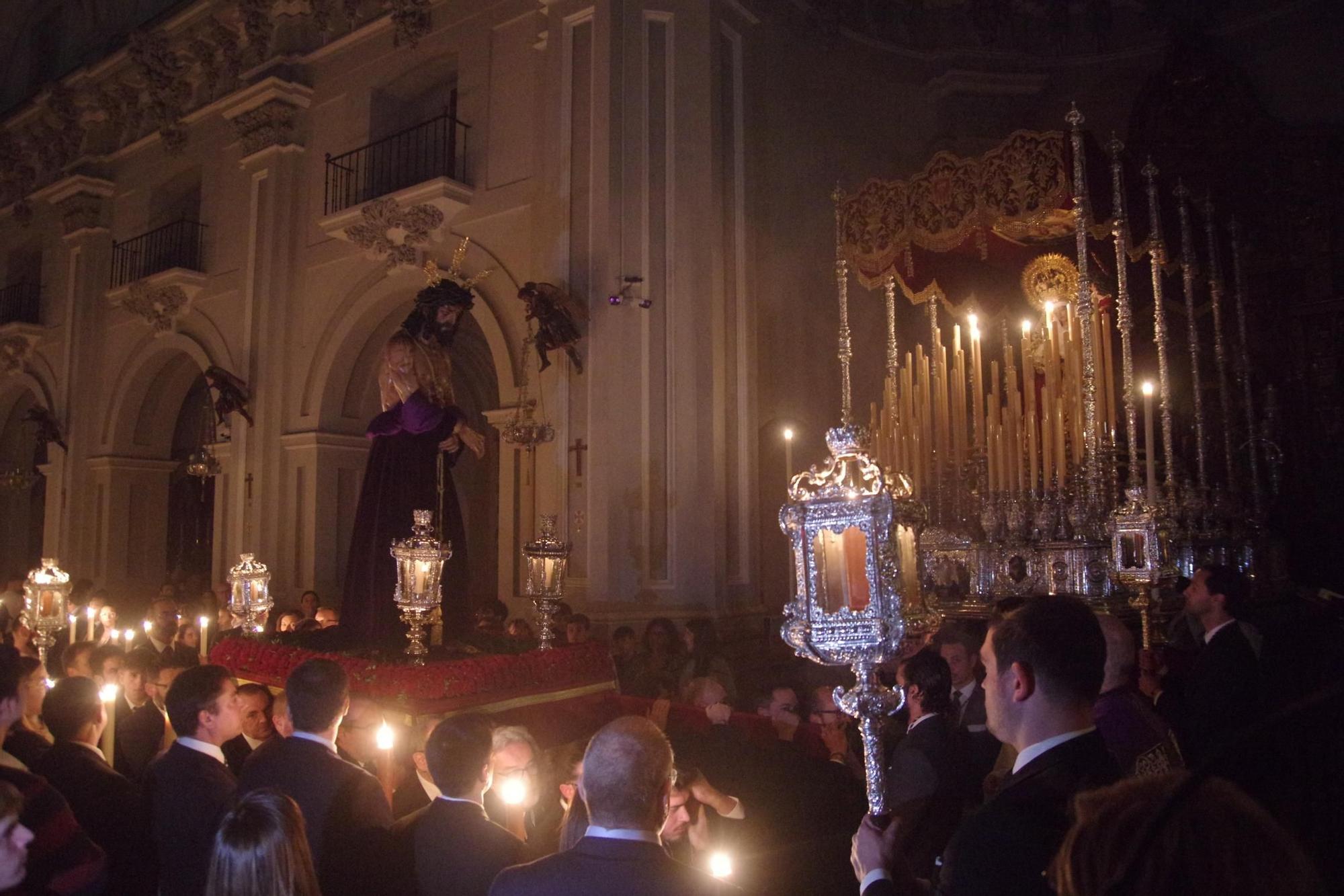 Traslado del Señor de la Humildad en la Basílica de la Victoria