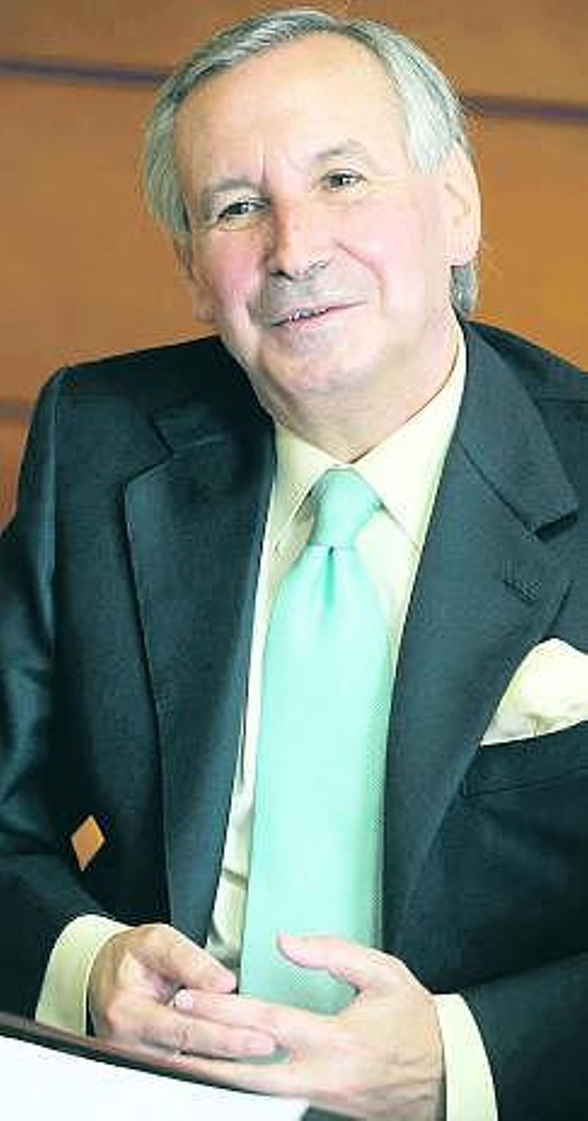 El teatro tenía muchas butacas vacías, quizá  por el temor  a la gripe