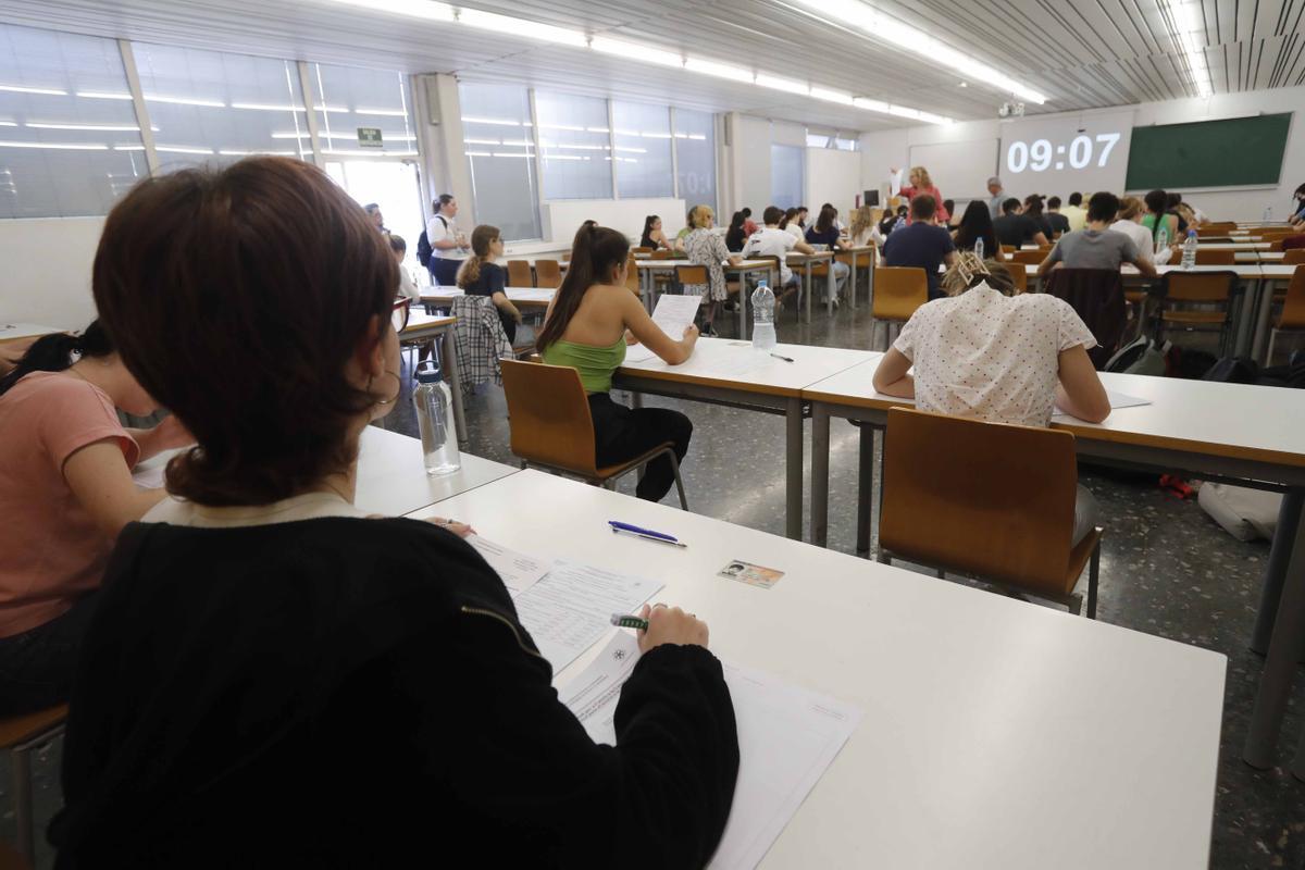 Valencia . Campus de Vera . Selectividad .UPV Universitat Politecnica de Valencia . Escuels Tecnica Superior de Arquitectura ETSA . Inicio de las pruebas de selectividad con la presencia de la vicerrectora de Estudiantes y Emprendimiento Esther Gomez