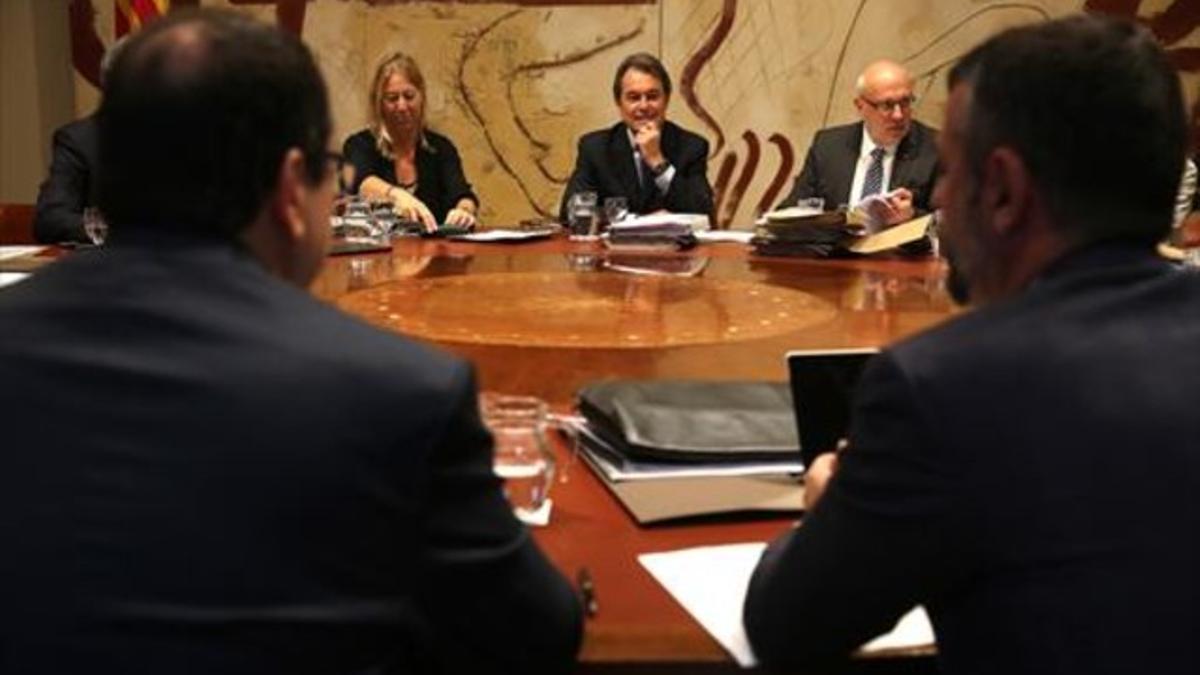 Munté y Mas en la reunión del Govern.