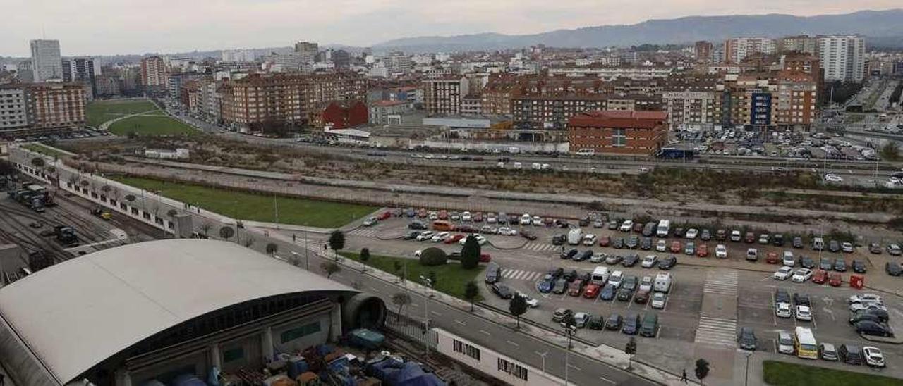 Espacio liberado de las vías del tren donde se fija la ubicación de la estación intermodal y una nueva trama urbana de la ciudad.