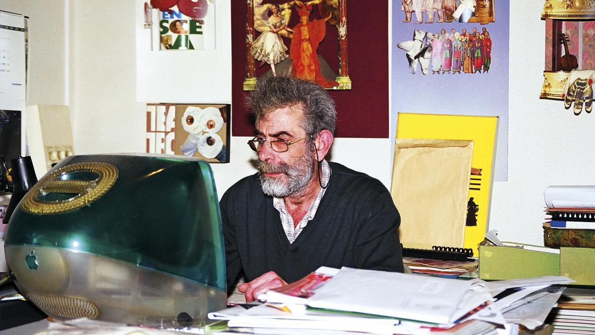 Busto, en su puesto de trabajo.