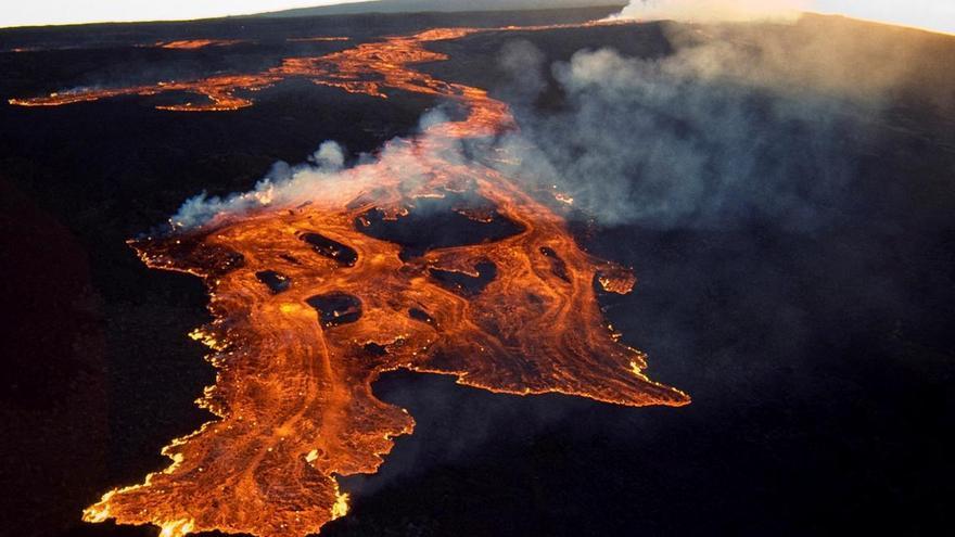 Entra en erupció a Hawaii el volcà actiu més gran del món