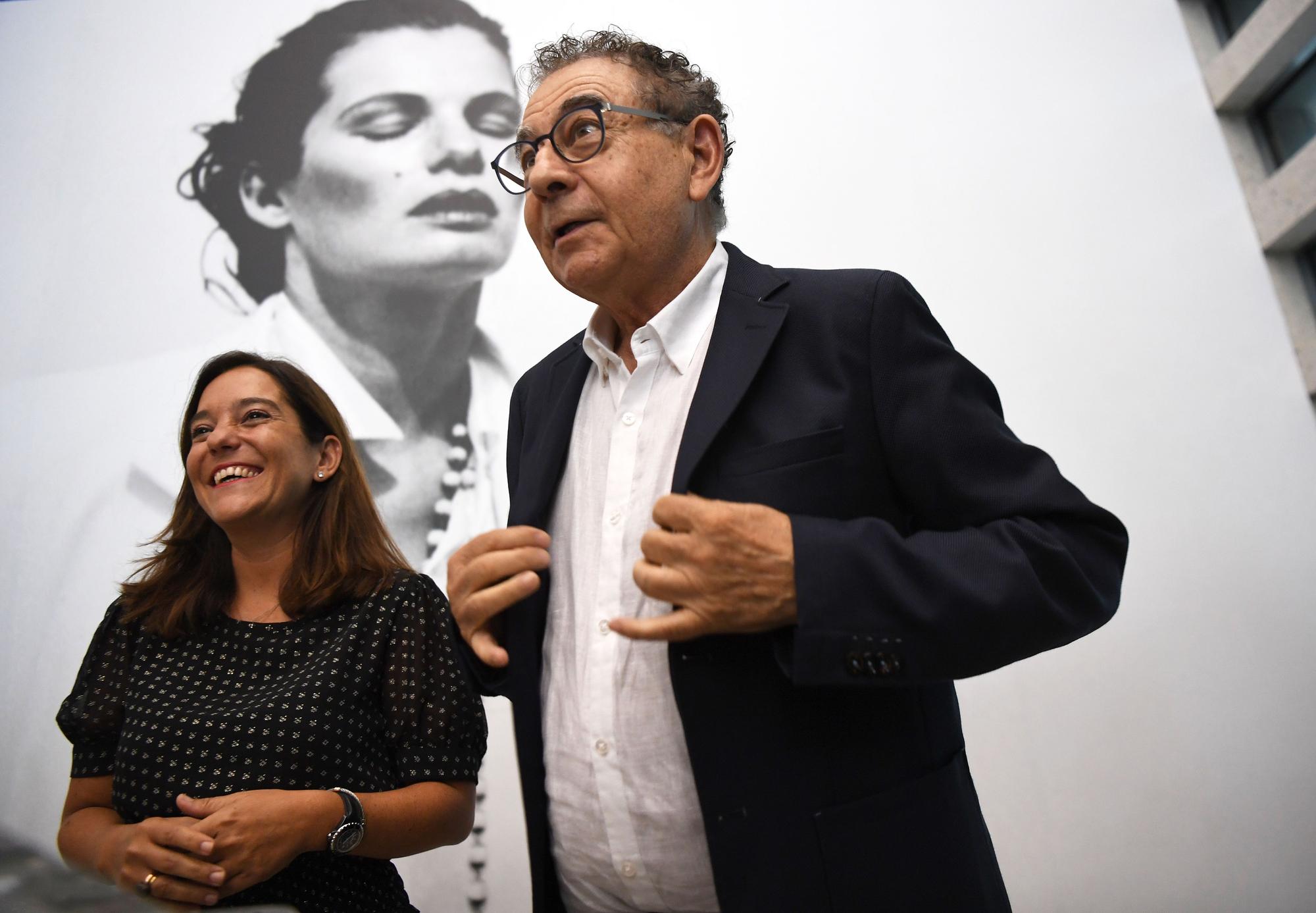 Roberto Verino reivindica a las mujeres en la inauguración de su exposición en la Fundación Luis Seoane