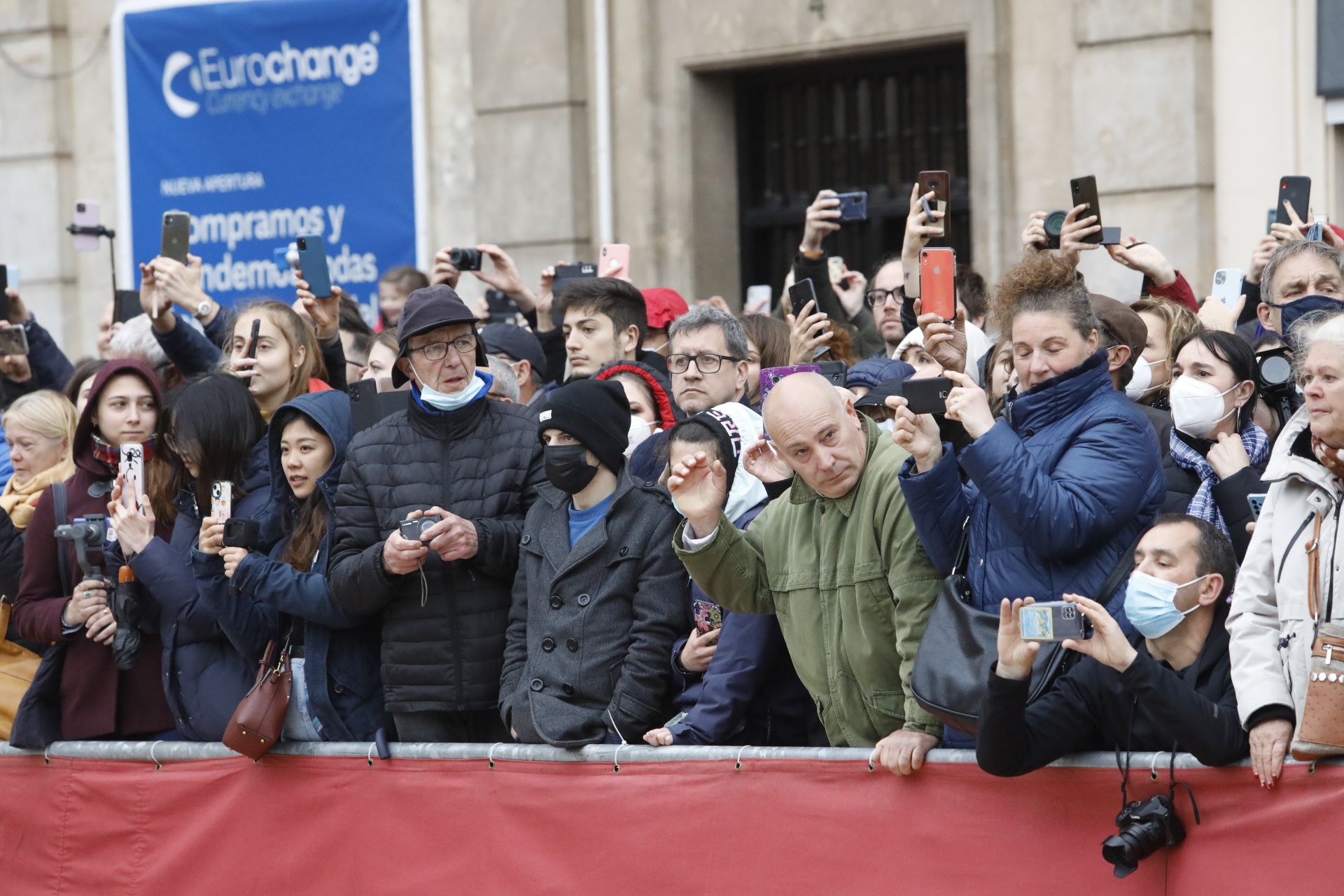 Búscate en el primer día de Ofrenda por la calle Quart (entre las 115.30 y las 17.00 horas)