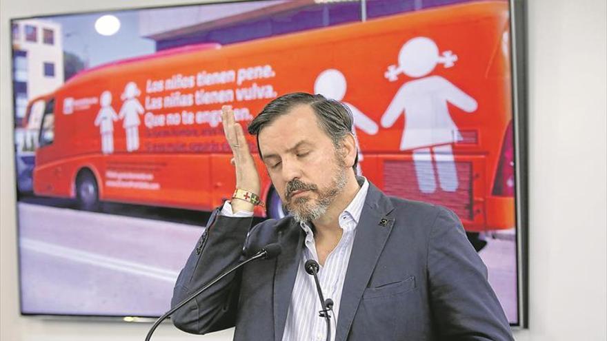 Hazte Oír culpa a la «Inquisición gay» de la inmovilización del bus