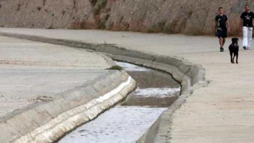 Un río que circula bajo mínimos