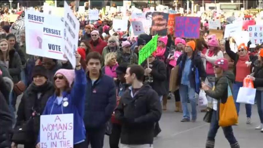 Multitudinaria marcha de mujeres contra Trump en EEUU