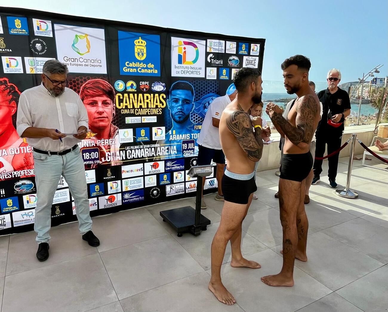 Pesaje de púgiles para la velada de boxeo 'Canarias, Cuna de Campeones'