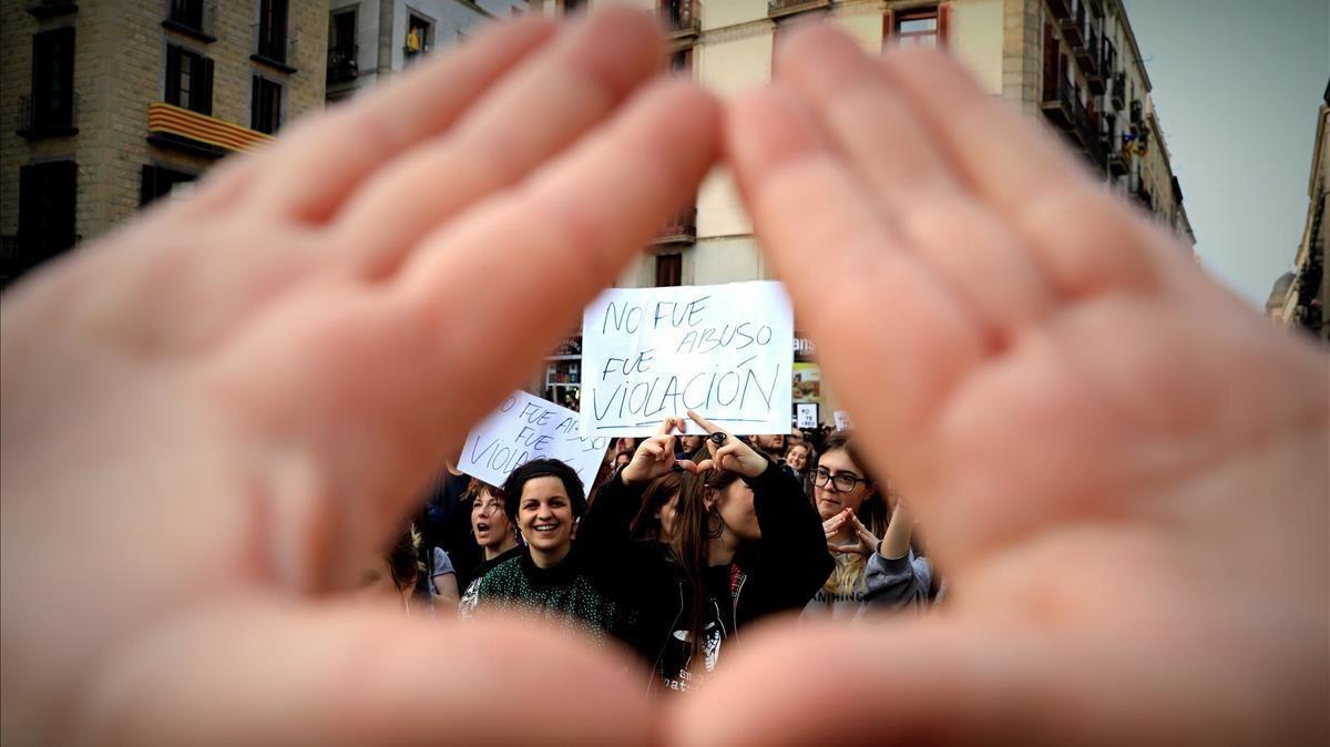 zentauroepp43088934 barcelona 26 04 2018  sociedad   manifestacion contra senten180426213447