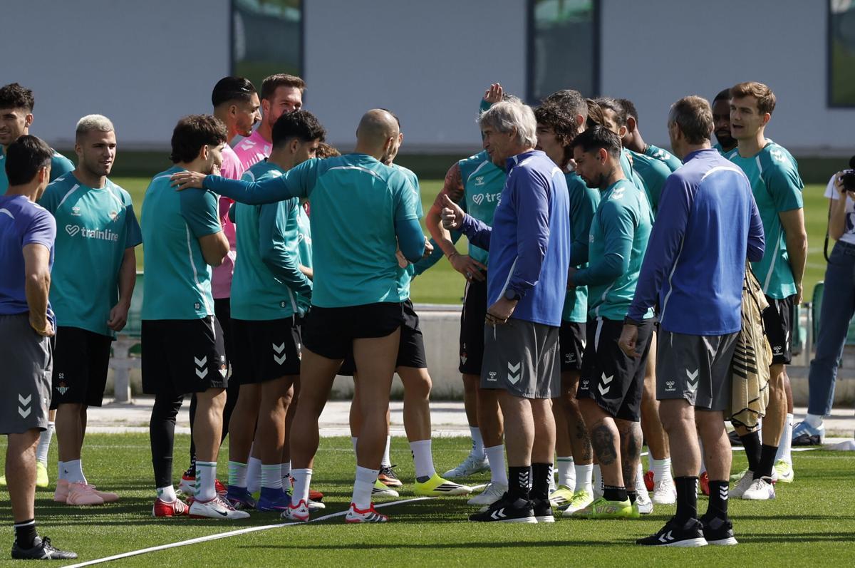 Manuel Pellegrini, durante el entrenamiento del Betis previo al encuentro de vuelta de los octavos de final de la Europa League en La Cartuja
