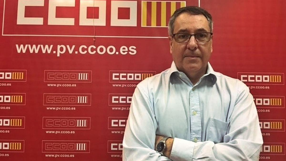 El secretario general de CCOO-PV, Arturo León, quien ha recibido la primera dosis de la vacuna.