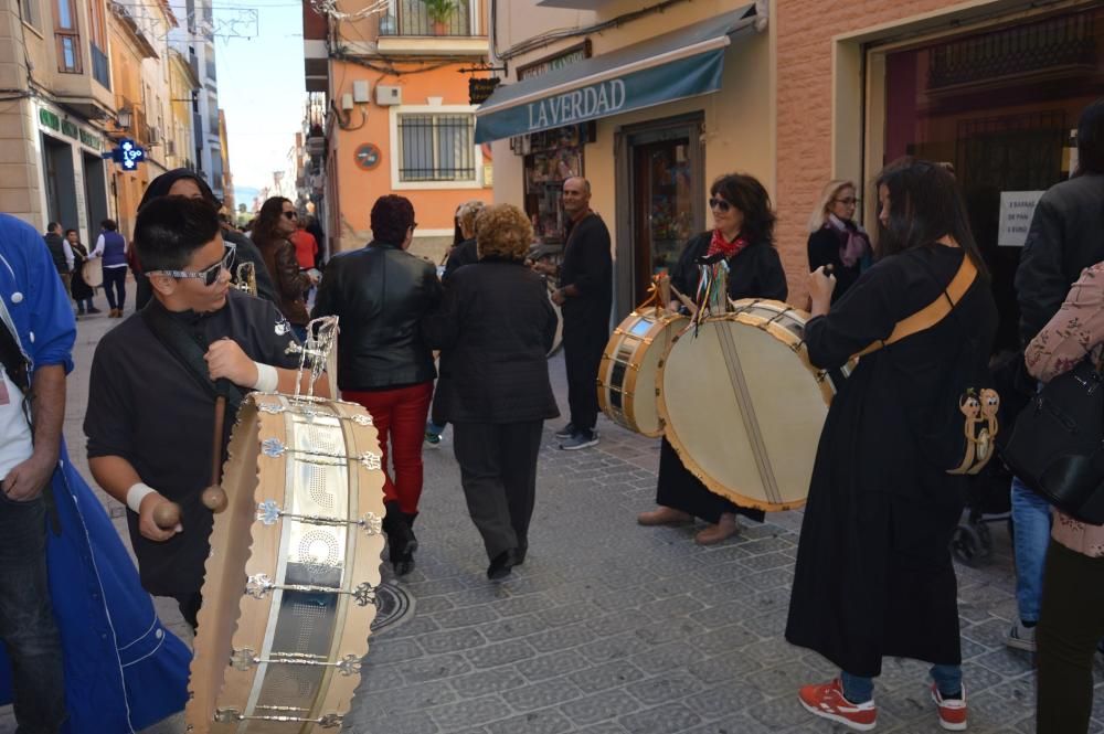 Miles de vecinos se echan a las calles muleñas.