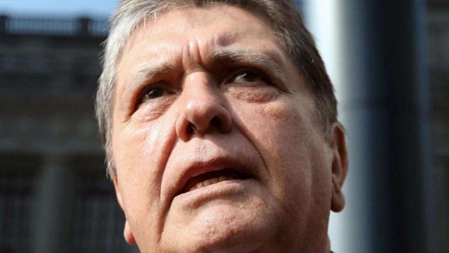 El Expresidente Peruano Alan García Se Dispara Al Ser Detenido Según Los Medios Faro De Vigo