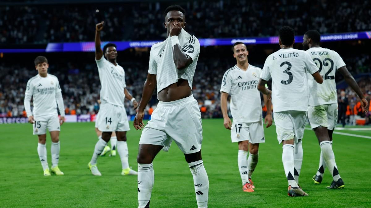 MADRID, 22/10/2024.- El delantero del Real Madrid Vinicius Jr. celebra su tercer gol, quinto del equipo blanco, durante el encuentro correspondiente a la fase regular de la Liga de Campeones entre Real Madrid y Borussia Dortmund, este martes en el estadio Santiago Bernabéu, en Madrid. EFE/Kiko Huesca