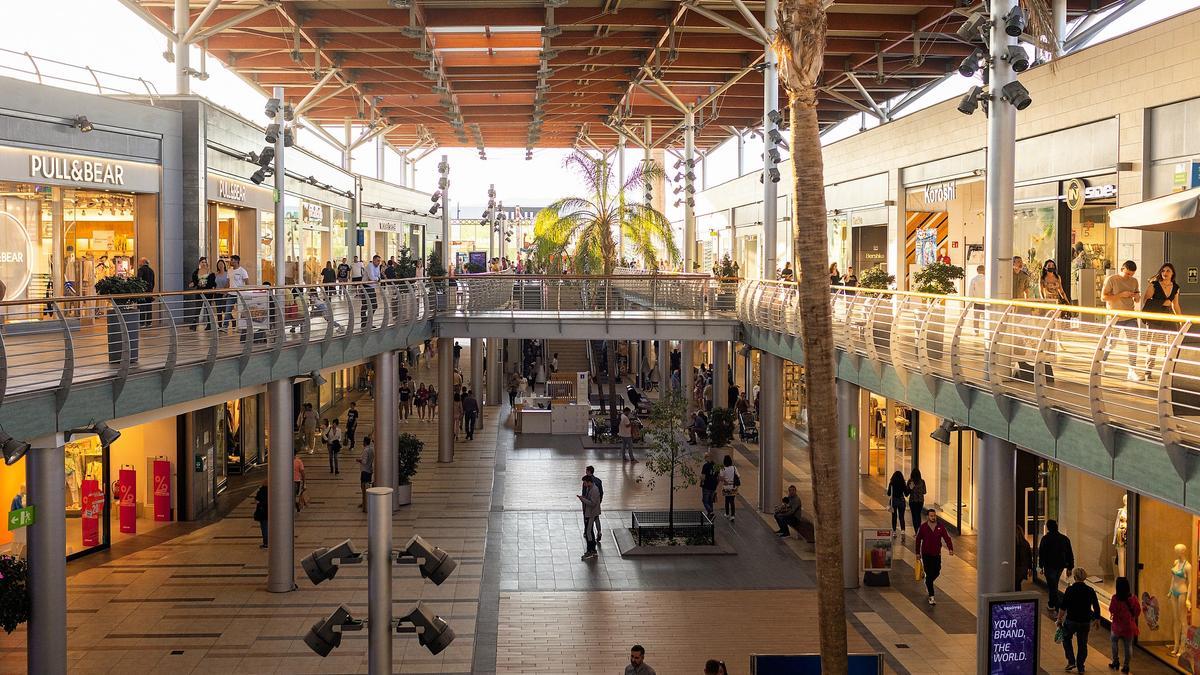 Una vista del Centro Comercial La Vital en Gandia