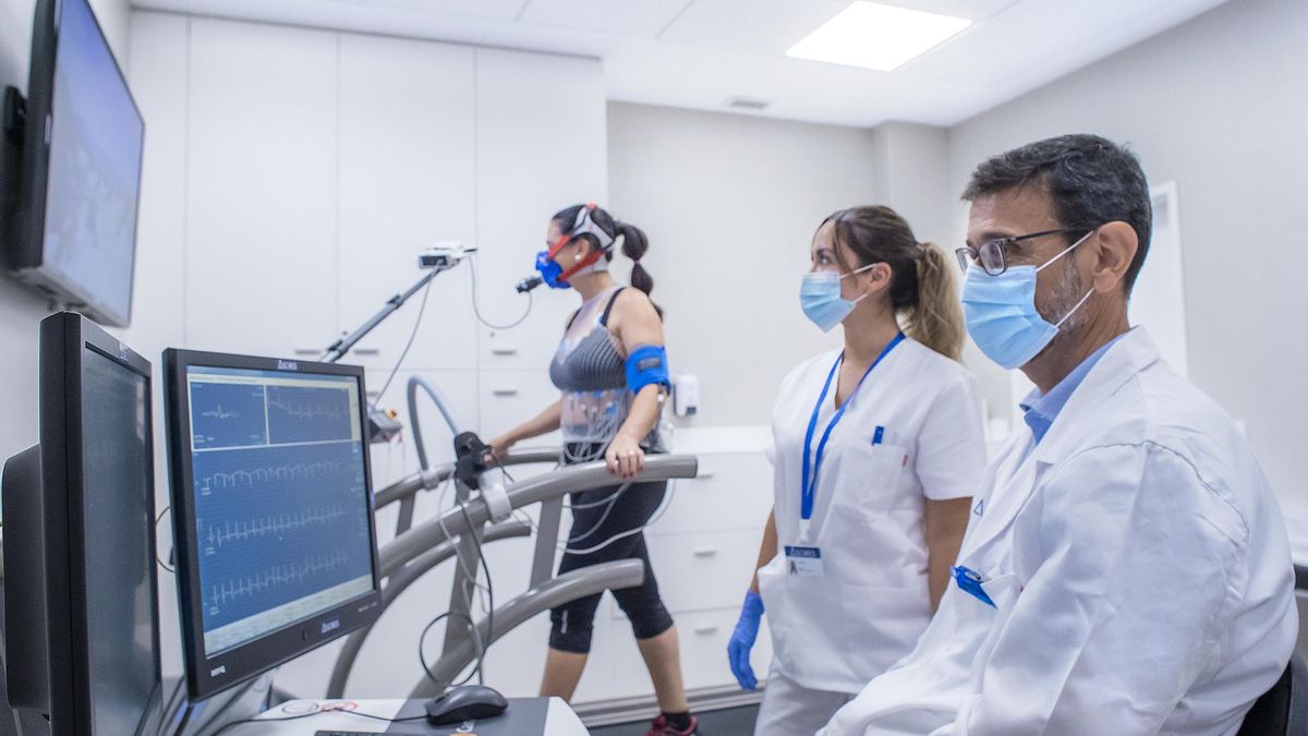 A partir de los 50 años aumenta el riesgo de sufrir una cardiopatía, por lo que es fundamental hacer ejercicio, llevar una vida sana y revisar la salud cardiovascular. A partir de los 50 años aumenta el riesgo de sufrir una cardiopatía, por lo que es fundamental hacer ejercicio, llevar una vida sana y revisar la salud cardiovascular.