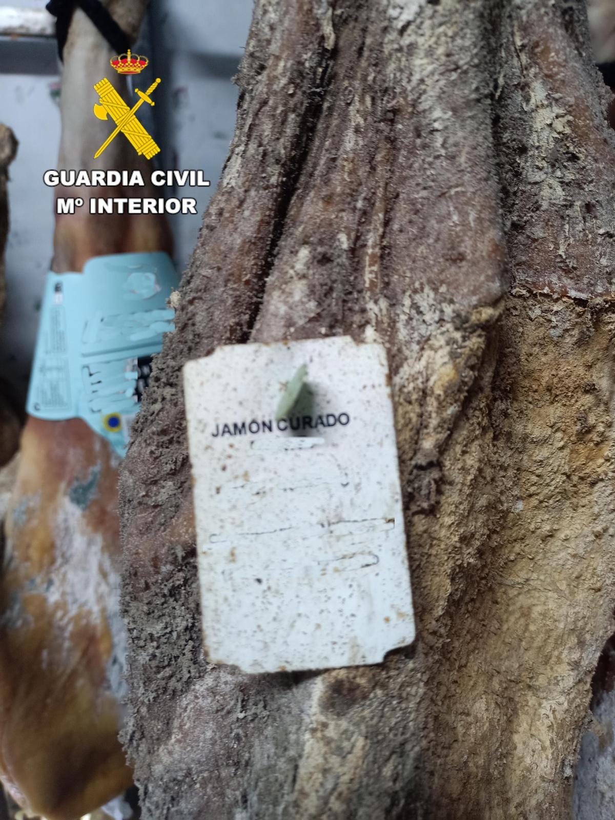 Uno de los productos cárnicos encontrados durante la inspección