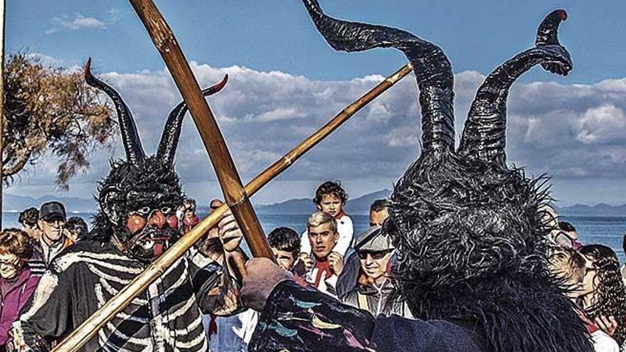 El 'ball dels dimonis' en la ColÃ²nia de Sant Pere el aÃ±o pasado.