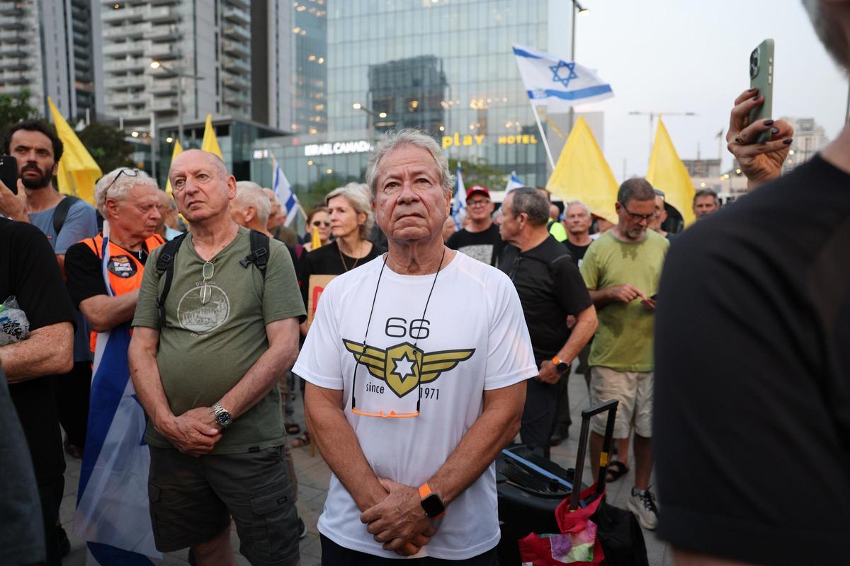 Protesta de reservistas y expilotos de la Fuerza Aérea de Israel, este martes en Tel Aviv.