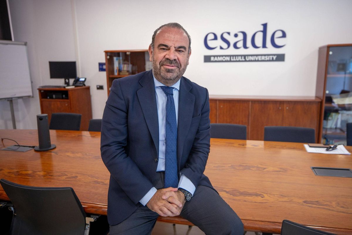 Gabriel Escarrer, presidente del grupo hotelero Meliá, en la escuela de negocios de Esade, donde ha recibido el premio anual durante la XXIX jornada Esade Alumni.