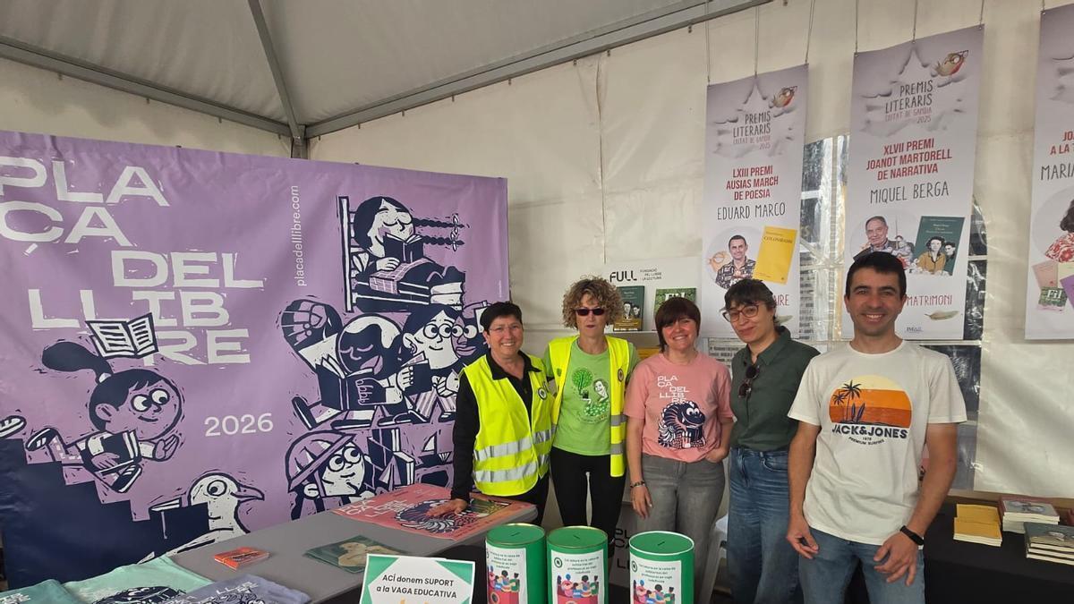 Las librerias de Gandia han acogido las huchas solidarias durante la Plaça del Llibre
