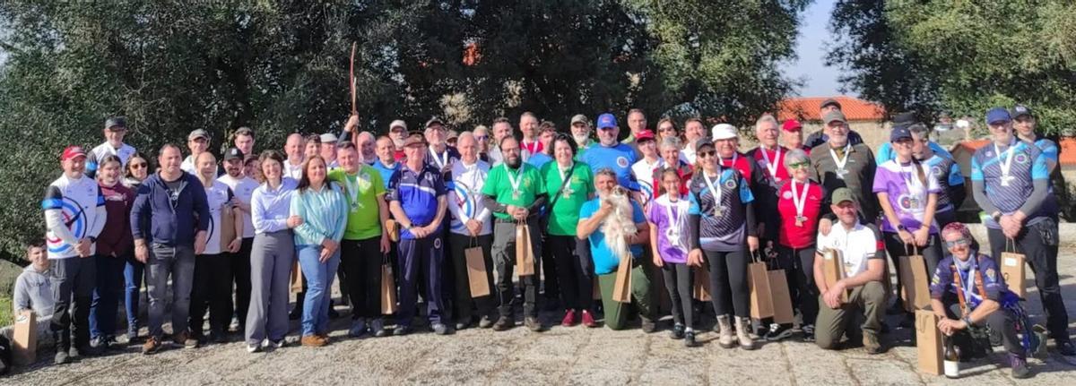 Foto de familia de los participantes en la Liga Minho 2026 celebrada en la localidad portuguesa de Monçao. | FDV