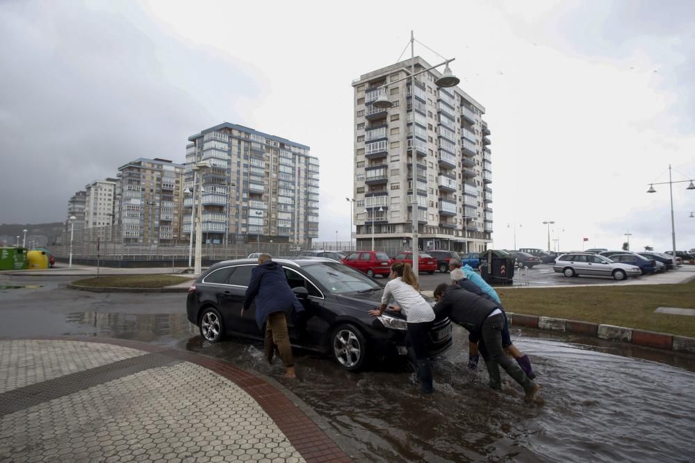 El temporal causa importantes inundaciones en Avilés