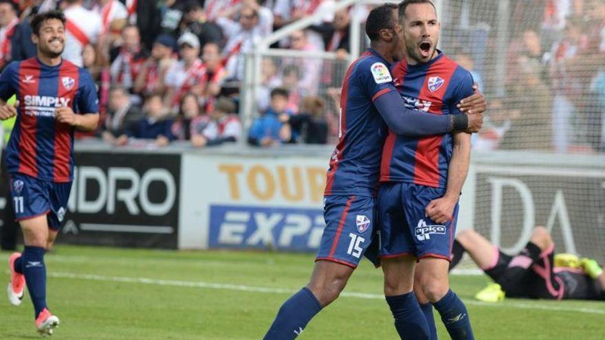 Ferreiro mete en el &#039;playoff&#039; de ascenso a un Huesca muy nervioso (2-0)