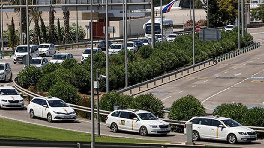 El caos circulatorio se adueña del aeropuerto de Palma