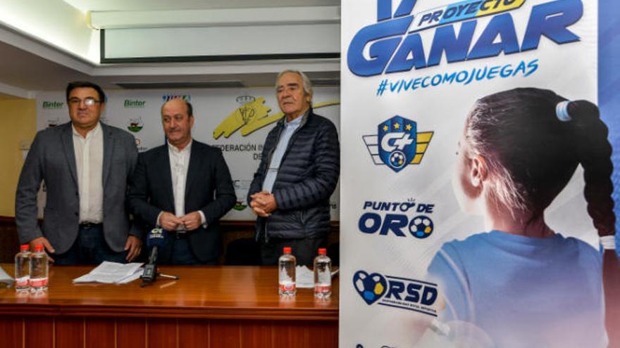 Miguel Tomé, Francisco Pérez y José Antonio Ruiz Caballero, en la presentación del proyecto en la Federación.