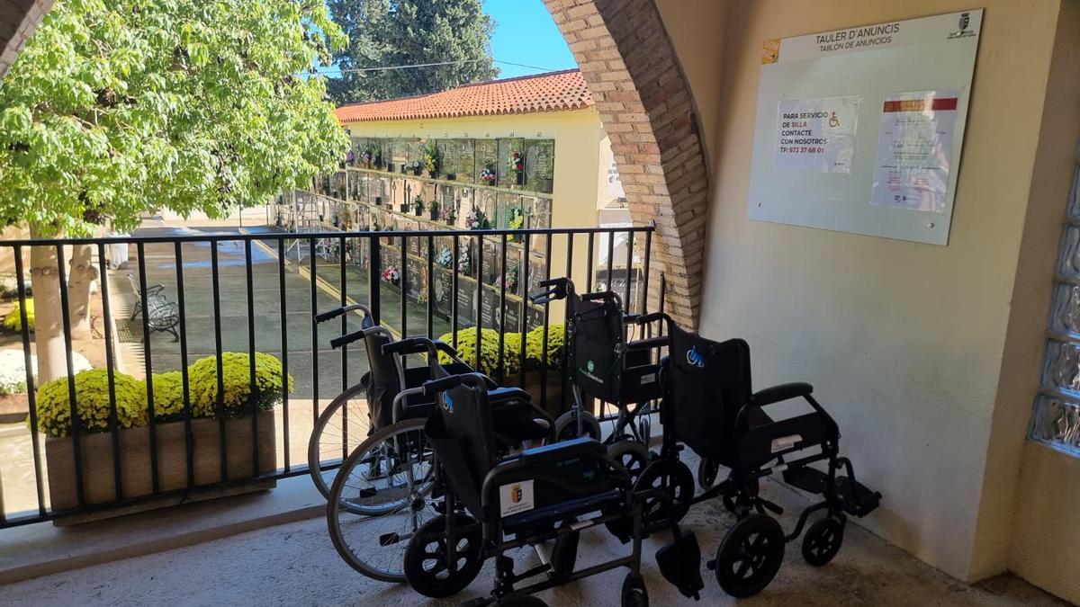 Servicio de silla de ruedas para visitar el cementerio de Riba-roja en Todos los Santos.