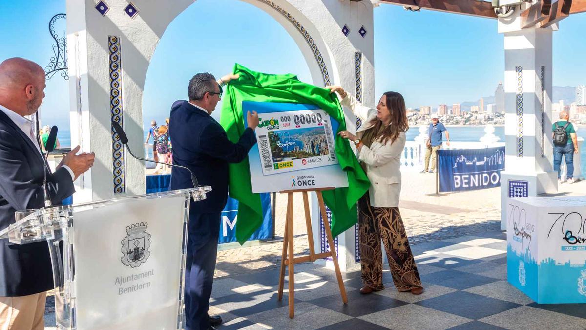 La presentación del cupón dedicado al 700 aniversario de Benidorm.