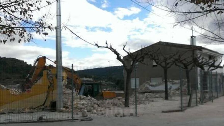 Imagen de las obras en las que se procedió a demoler el lavadero municipal.