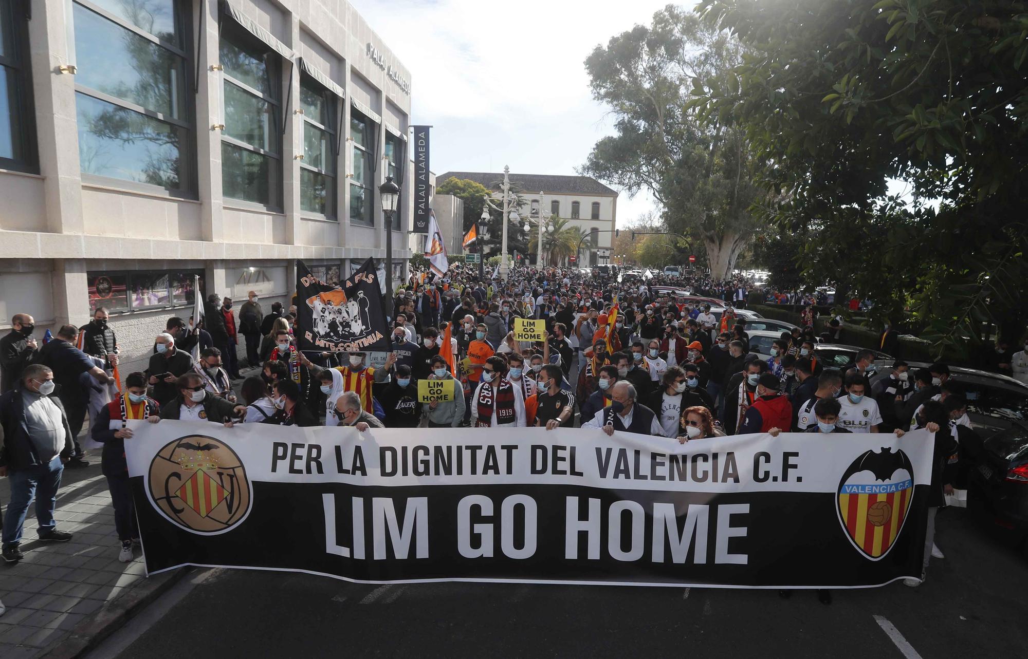 Manifestación contra Peter Lim
