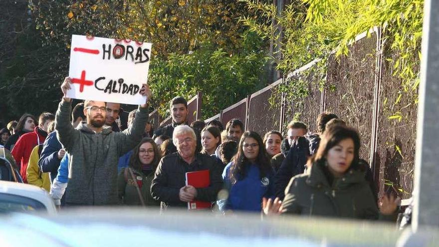 Imagen de archivo de la movilización de ciclos del IES Antón Losada, la pasada semana. // Bernabé / Adrián R.