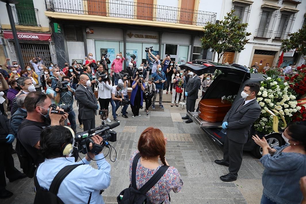 Adiós a Julio Anguita: Córdoba despide entre aplausos a su primer alcalde de la democracia