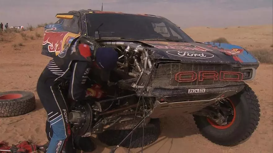 Más problemas para Ford en el Dakar, Nani Roma sufre un accidente frontal