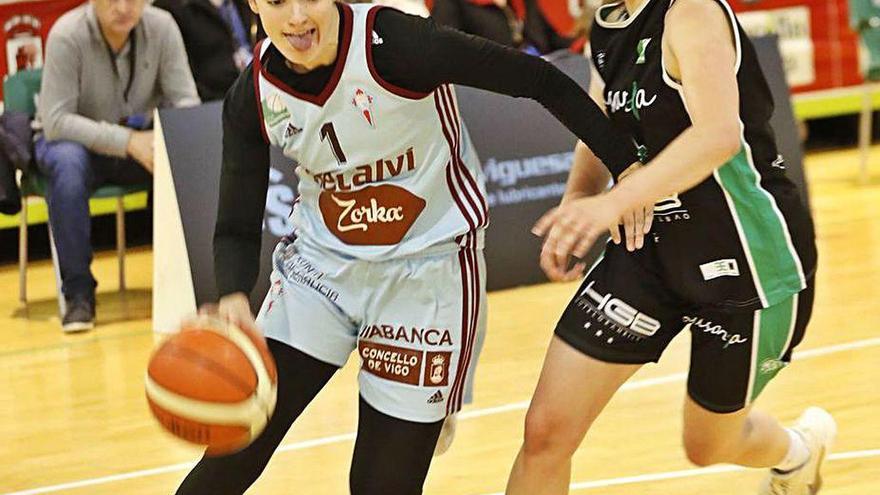 Celia García, durante un partido en Navia.