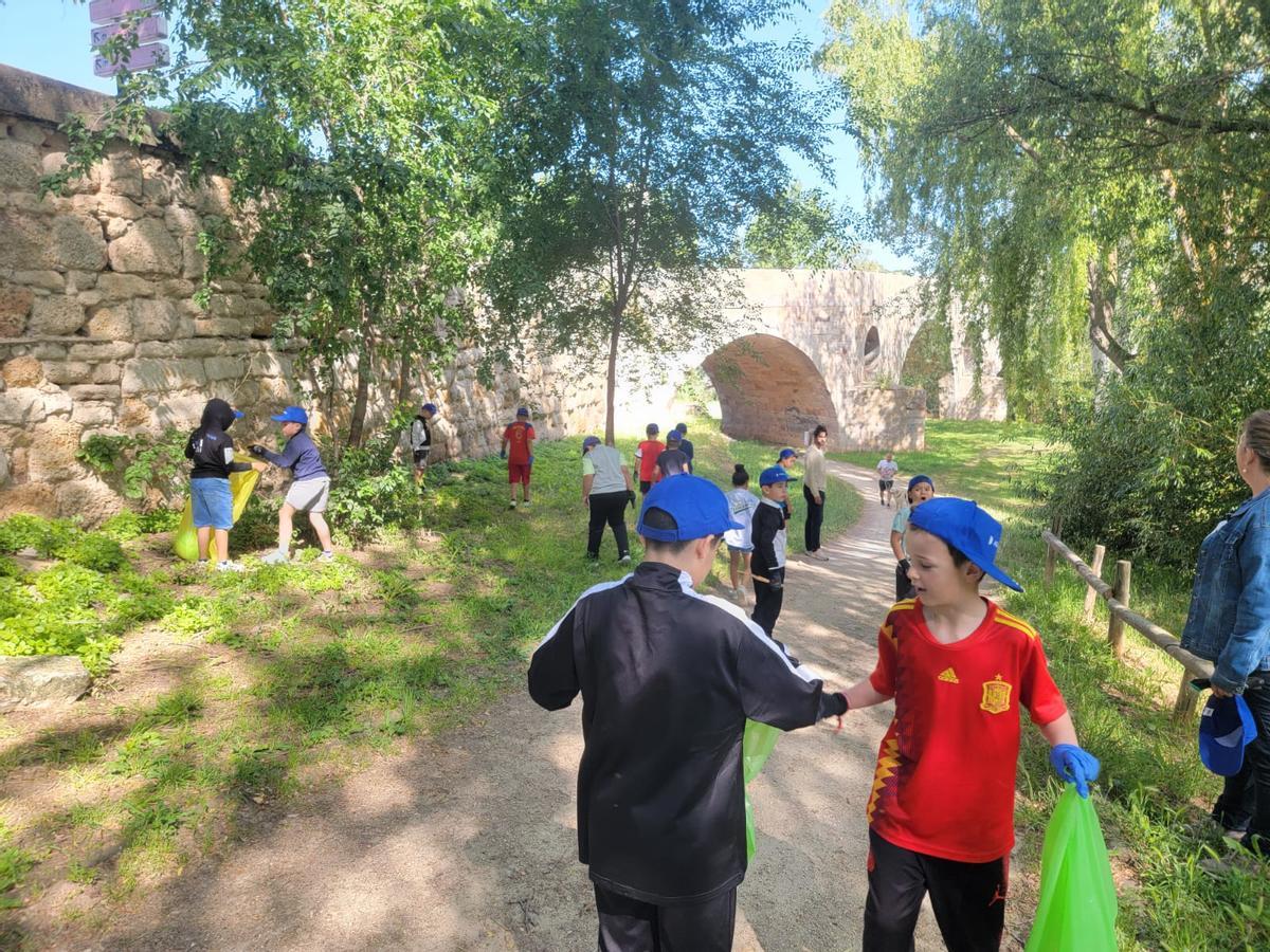 Aquona y el colegio Santísima Trinidad (1)