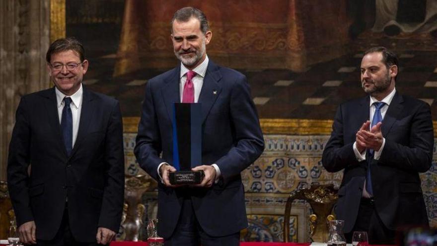 Felipe VI presume de &quot;democracia plena&quot; ante la plana mayor del MWC