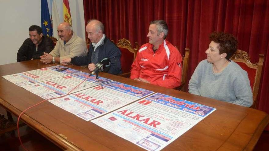 Un momento del acto de presentación de la fiesta en el Concello de Vilanova. // Noé Parga