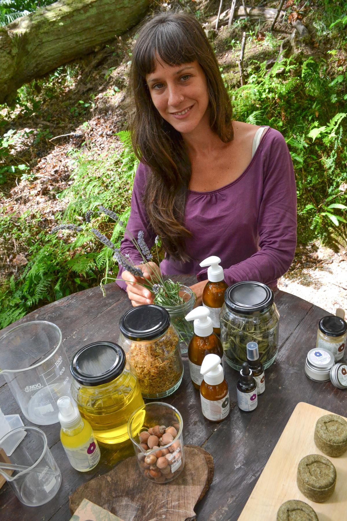 Celia Serrano con sus productos.