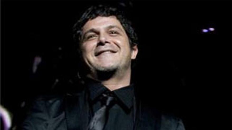 Alejandro Sanz vuelve a criticar a Hugo Chávez