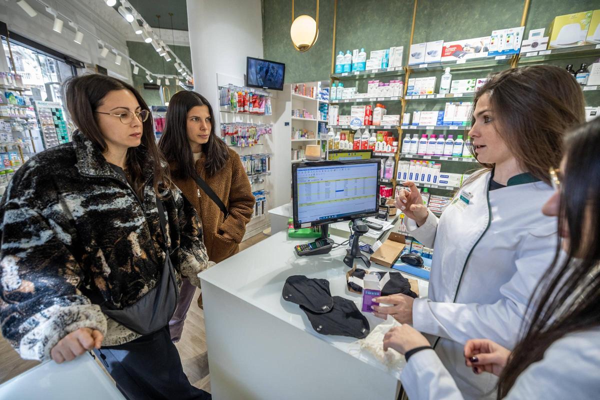 Empieza la distribución de productos menstruales reutilizables gratis en las farmacias