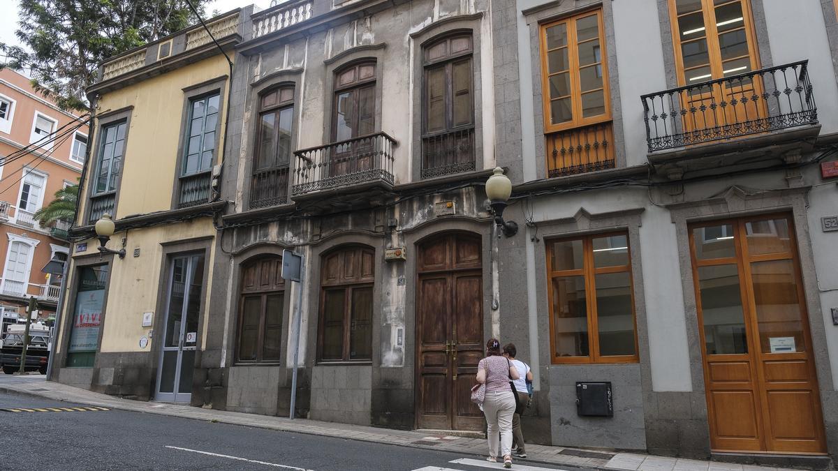 Fachada de la casa incendiada la noche del martes.