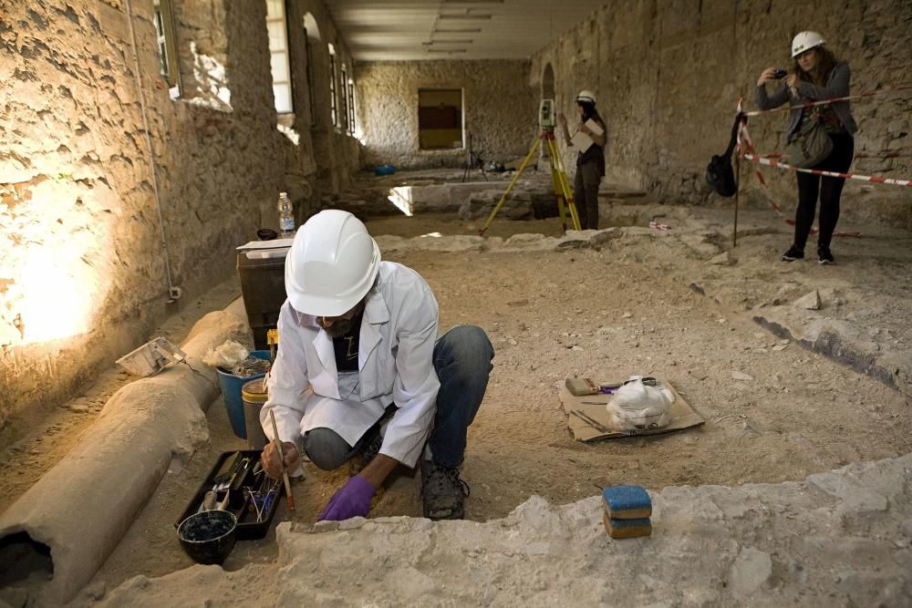 Visita de la alcaldesa de Gijón y los portavoces municipales a las obras de Tabacalera