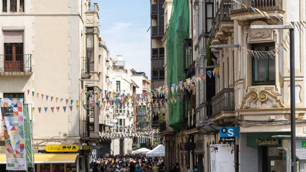 Calles de Zamora llenas de viandantes. | Emilio Fraile