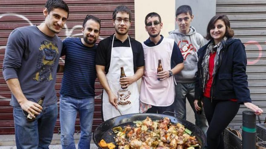 Paella y juegos en el centro